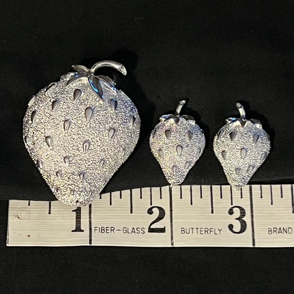 Strawberry Ice Demi Parure - Picture 4 of 11